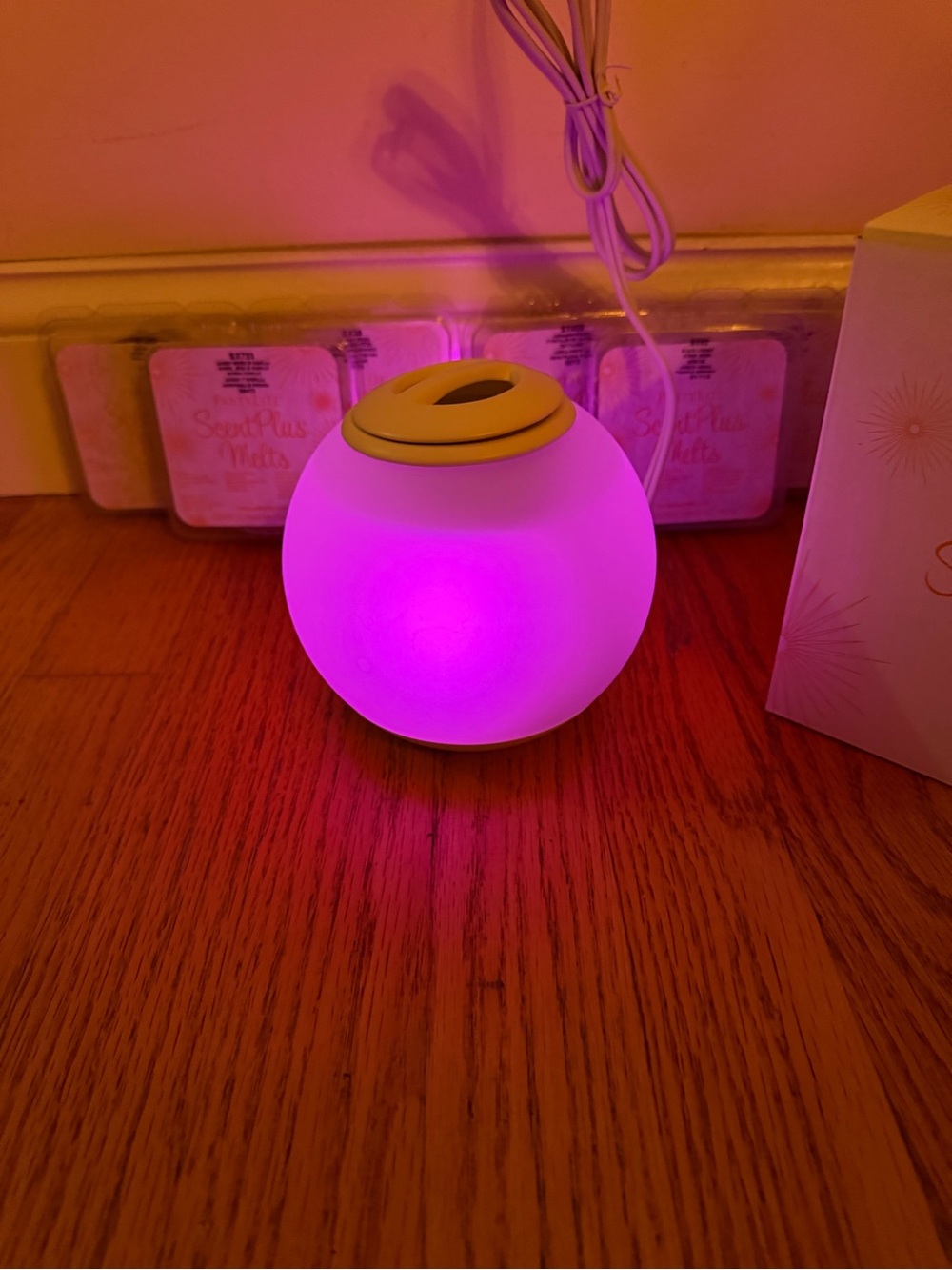 Party Lite Scent-glow Warmer Color Glow with six scent-plus melts